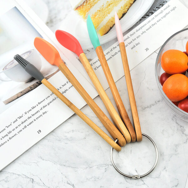 TW-SS54900 Multi-use Silicone Heat-resistant Cream Spreader for Kitchen - Image 2